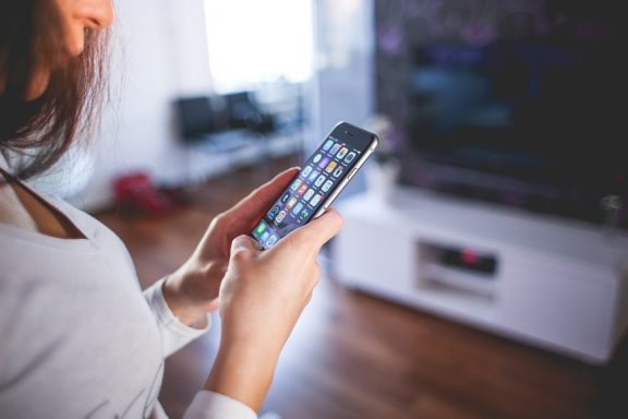 2-hyödyllistä-sovellusta-muuntamaan-Hard-Rock-Social-Casino-PC-peleiksi